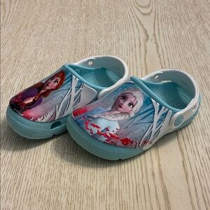 Toddler Girl’s Crocs Fun Lab Frozen 2 Clogs Shoes (Light Blue/White)